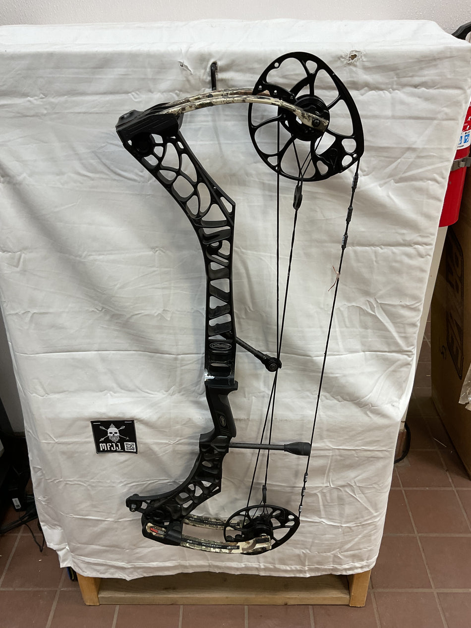 MATHEWS V3 31 - RH/BLACK-SPECTER/60-75# - #MV331RHBS75- 11 - USED BOW!!!
