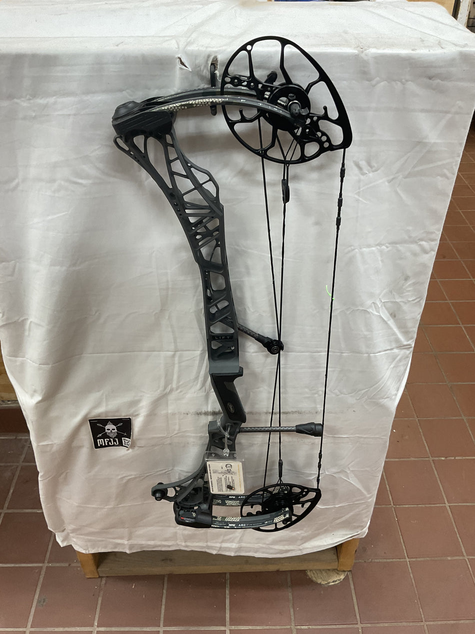 MATHEWS LIFT X 29.5 - RH/Shale-Kuiu/55-80# - #MLX29.5RHSK5580-35-USED BOW!!!