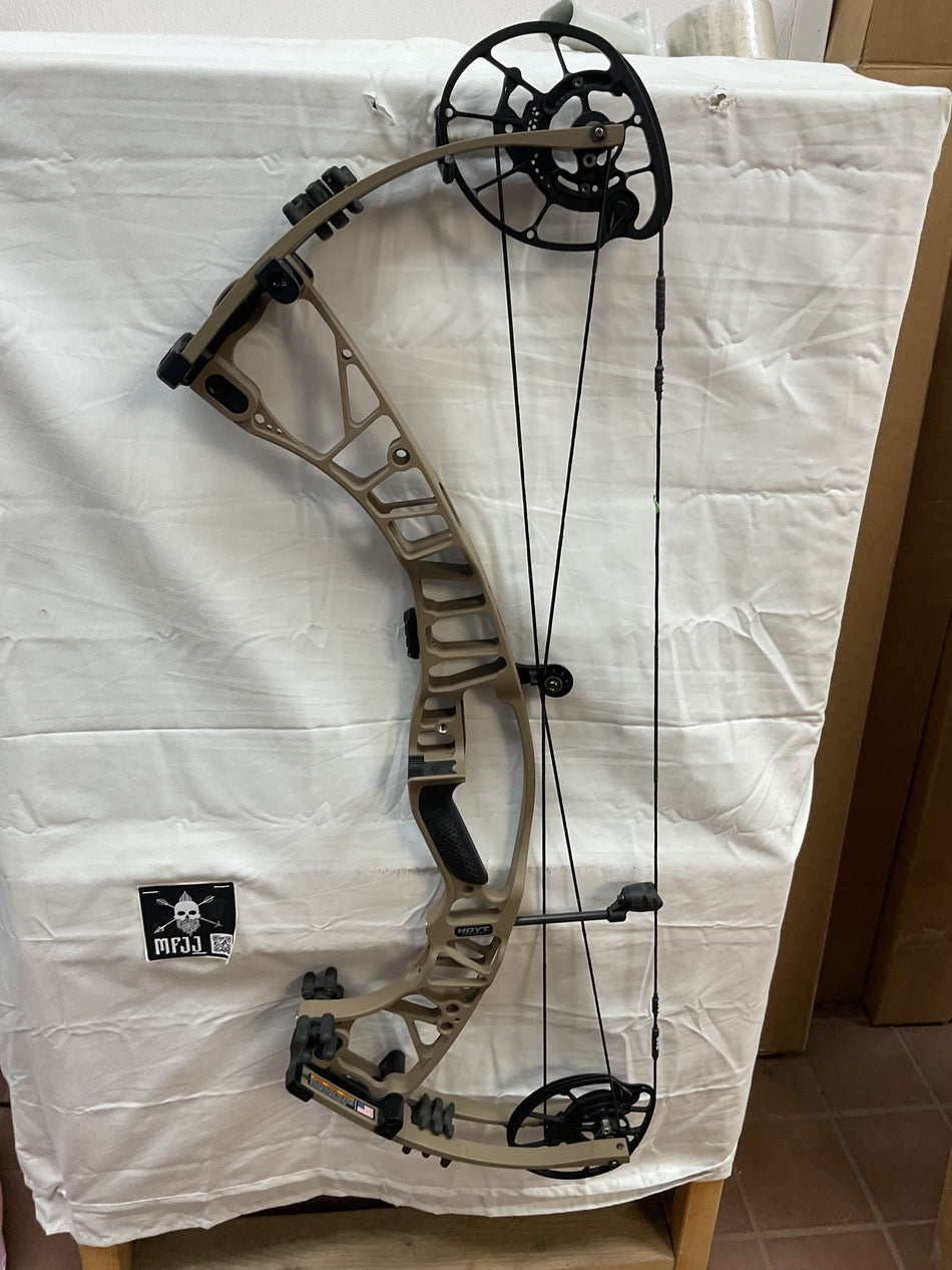 HOYT VENTUM 33 - RH/Buckskin/70 - HV33RHBS70- 10- USED BOW!!!!