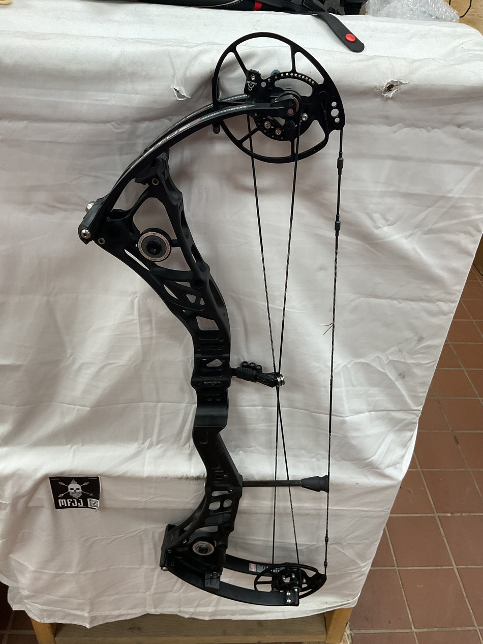 BOWTECH VIRTUE - RH/TAC BLACK/70 - BTVRHBLK70- 9 - USED BOW!!!