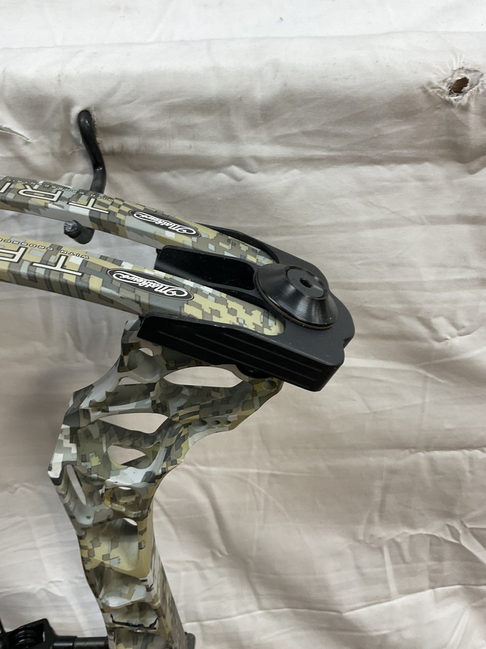 MATHEWS TRIAX - RH/Elevated II/70# - MTRHEII70- 7 - USED BOW!!!