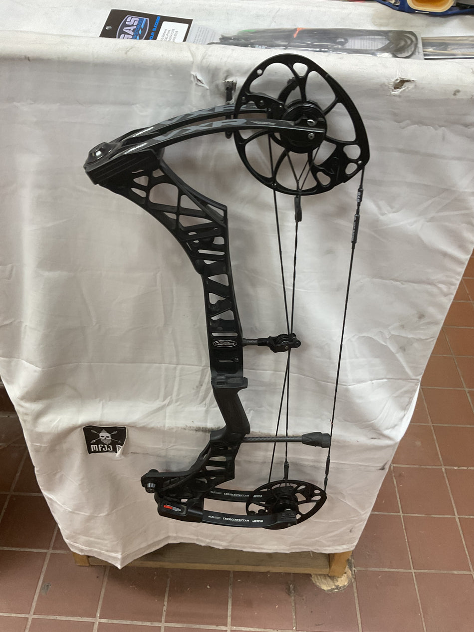 MATHEWS VXR 28 - RH/Black/75 - MVXR28RHB75 - 16 - USED BOW!!!