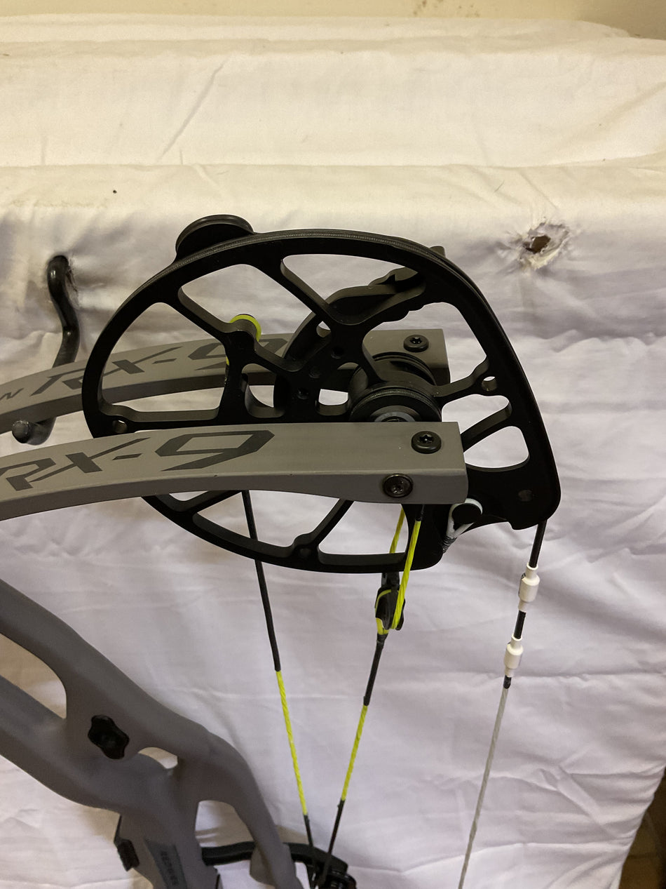 HOYT RX9 ULTRA - RH/THOMBSTONE/80 - #HRX9UTS80-11 - USED BOW!!!
