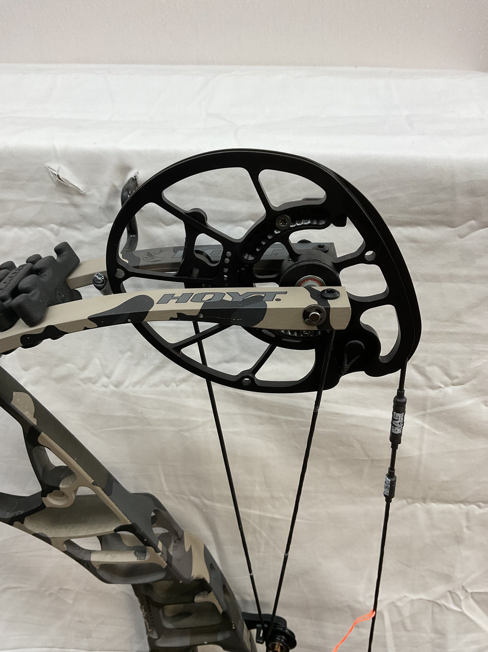 HOYT VENTUM PRO 30 - RH/KUIU VISA/70 - HVP30RHBKV70-6 - USED BOW