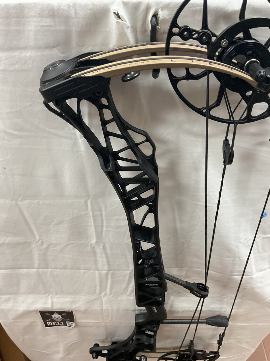 MATHEWS LIFT 29.5 - LH/BLACK-EARTH/55-80# - #ML29.5LHBE5580 - 38 - USED BOW!!!