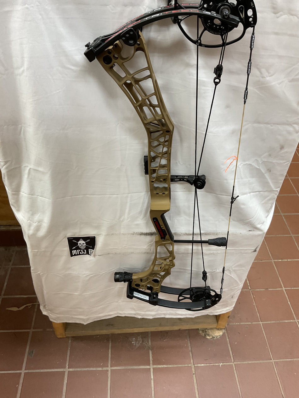 DARTON Tri-Tech 31 - RH/Flat Dark Earth/70 - #DTT33RHFDE70 - 5 -USED BOW!!!