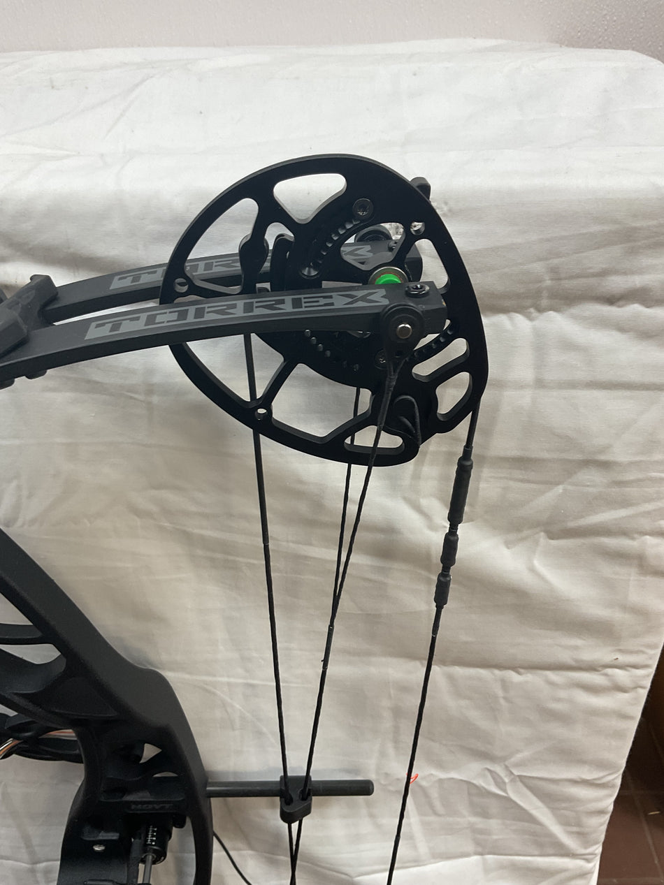 HOYT TORREX - RH/BLACK/50 - #HTRHBLK50 - 8 - USED BOW!!!