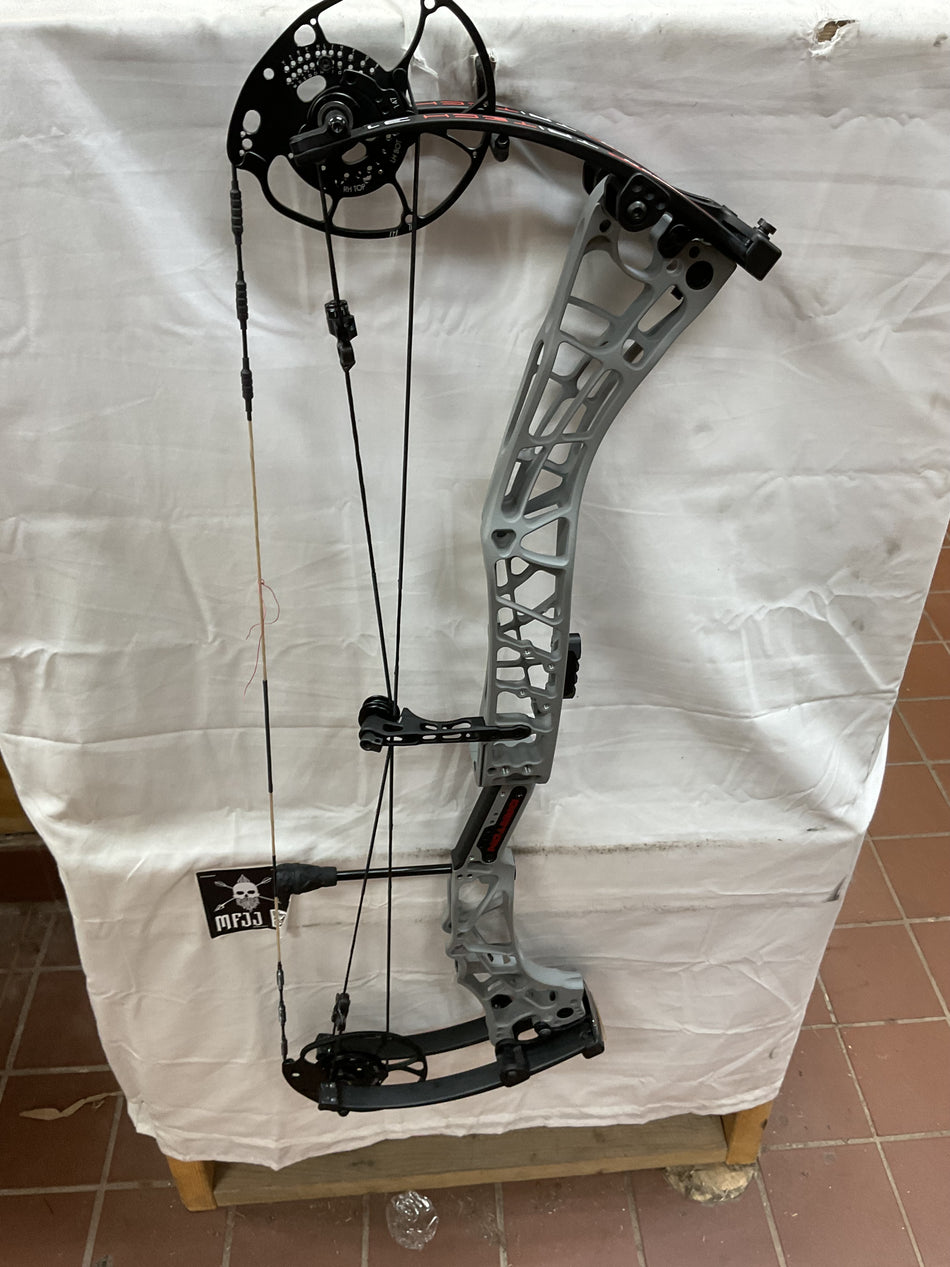 DARTON Tri-Tech 31 - RH/Stone Gray/70 - #DTT33RHSG70 - 2 -USED BOW!!!