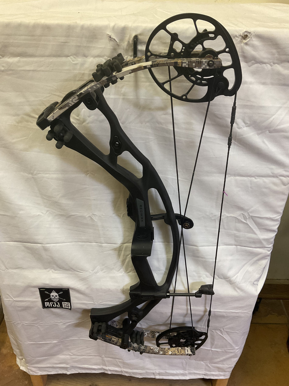 HOYT RX7 - RH/BLACK-ELEVATED II/65 - HRX7RHBLKEVII65- 8 - USED!!!!