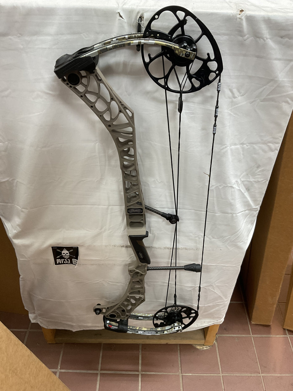 MATHEWS PHASE 4 33 - RH/Granite-Elevate II/60-75# - MP433RHGEII6075- 11 -USED BOW!!!!!