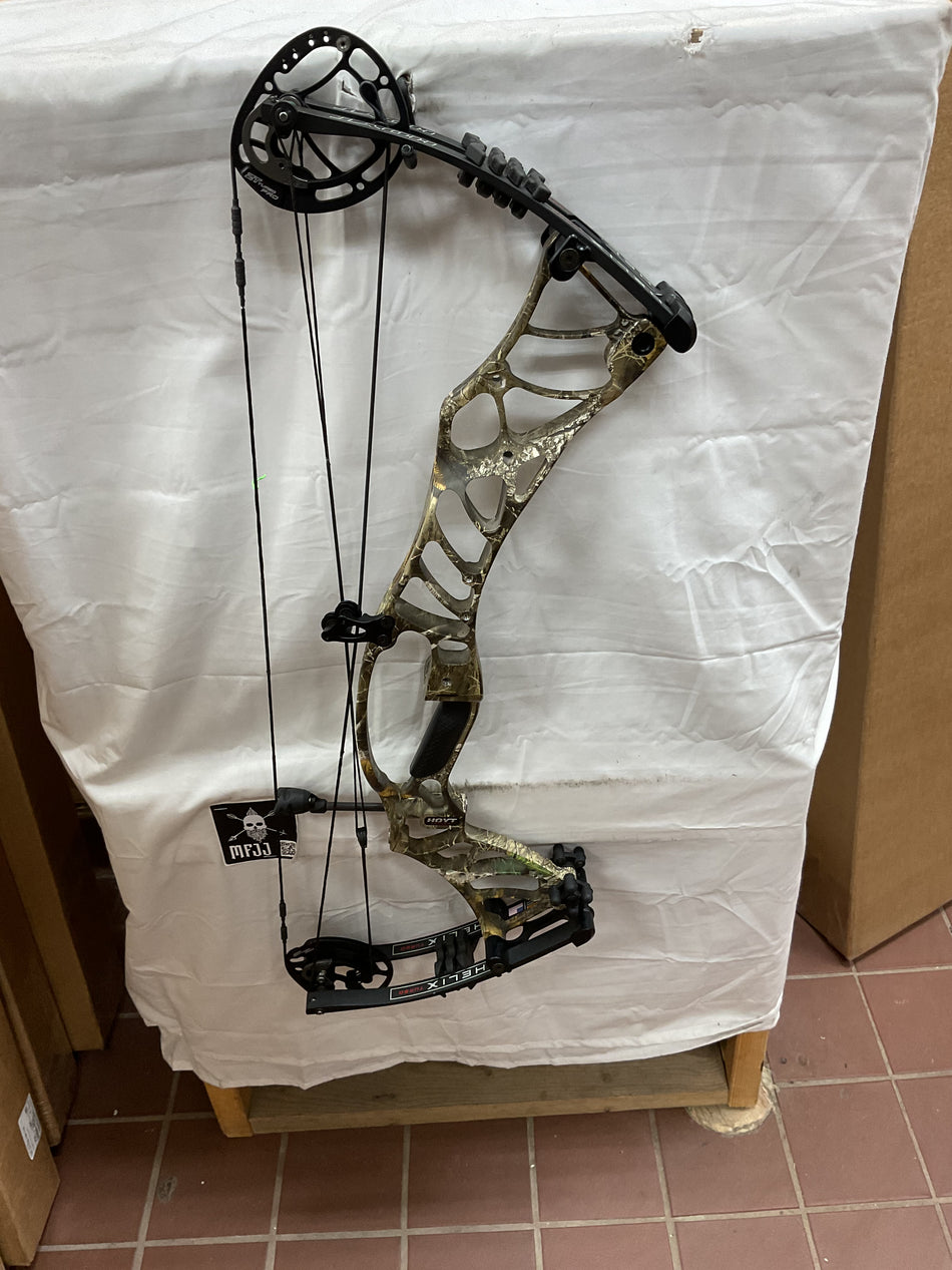 Hoyt Helix Turbo - RH/Realtree/65 - HHTRHRT65 - 1- USED BOW!!