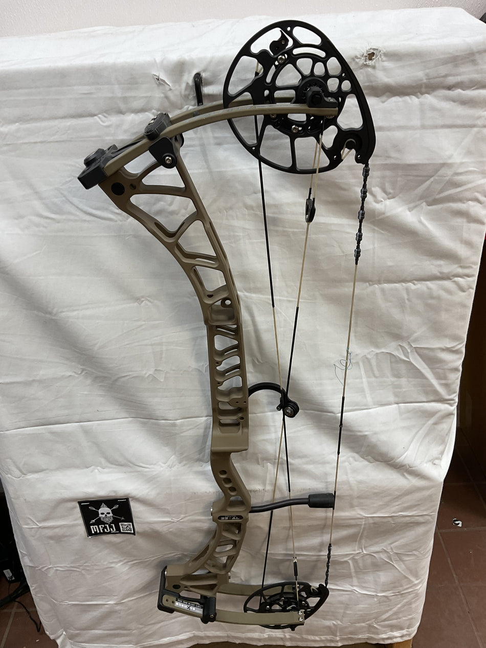 TRUTH AL33 RH/TAN/60#- T33ALRHT60 - 1 - USED BOW!!!!!