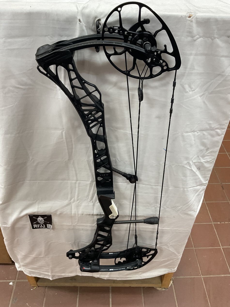 MATHEWS LIFT 29.5 - RH/BLACK/55-80# - #ML29.5RHB5580 - 40 -USED BOW!!!