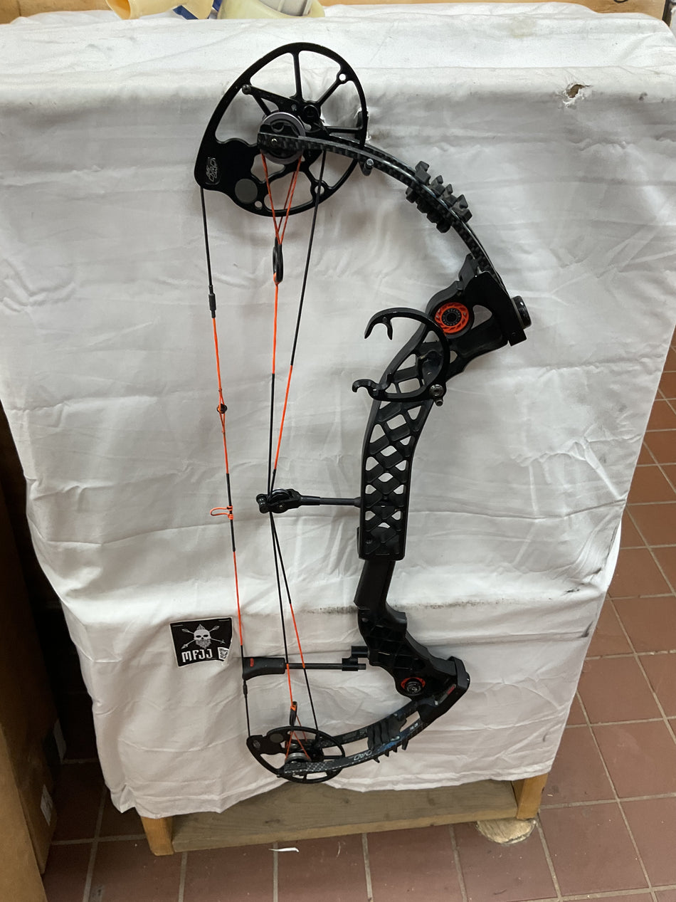Mathews Chill R/Black/RH-MCRRH70-PodiumOutlet-10