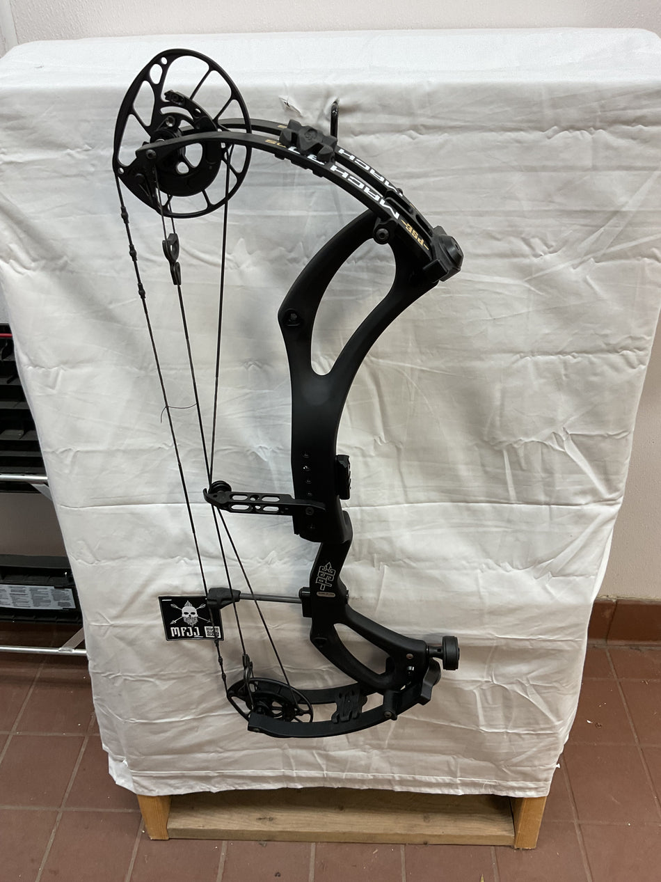 PSE MACH 30 DS - RH/BLACK/70 - RHPM30DS70 - 3 - USED BOW!!!