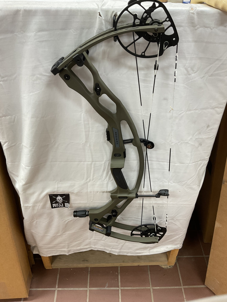 HOYT RX9 - RH/Wilderness/50 - #HRX9RHW50 - 8 - USED BOW!!!