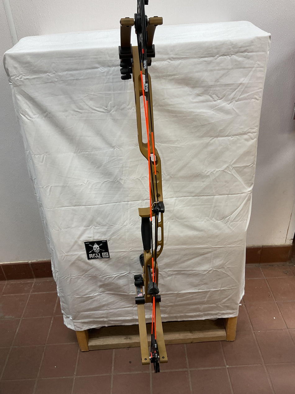 HOYT ALPHA X 33 - RH/BOURBON/70 - HAXRH33BRBN70- 3 - USED!!!