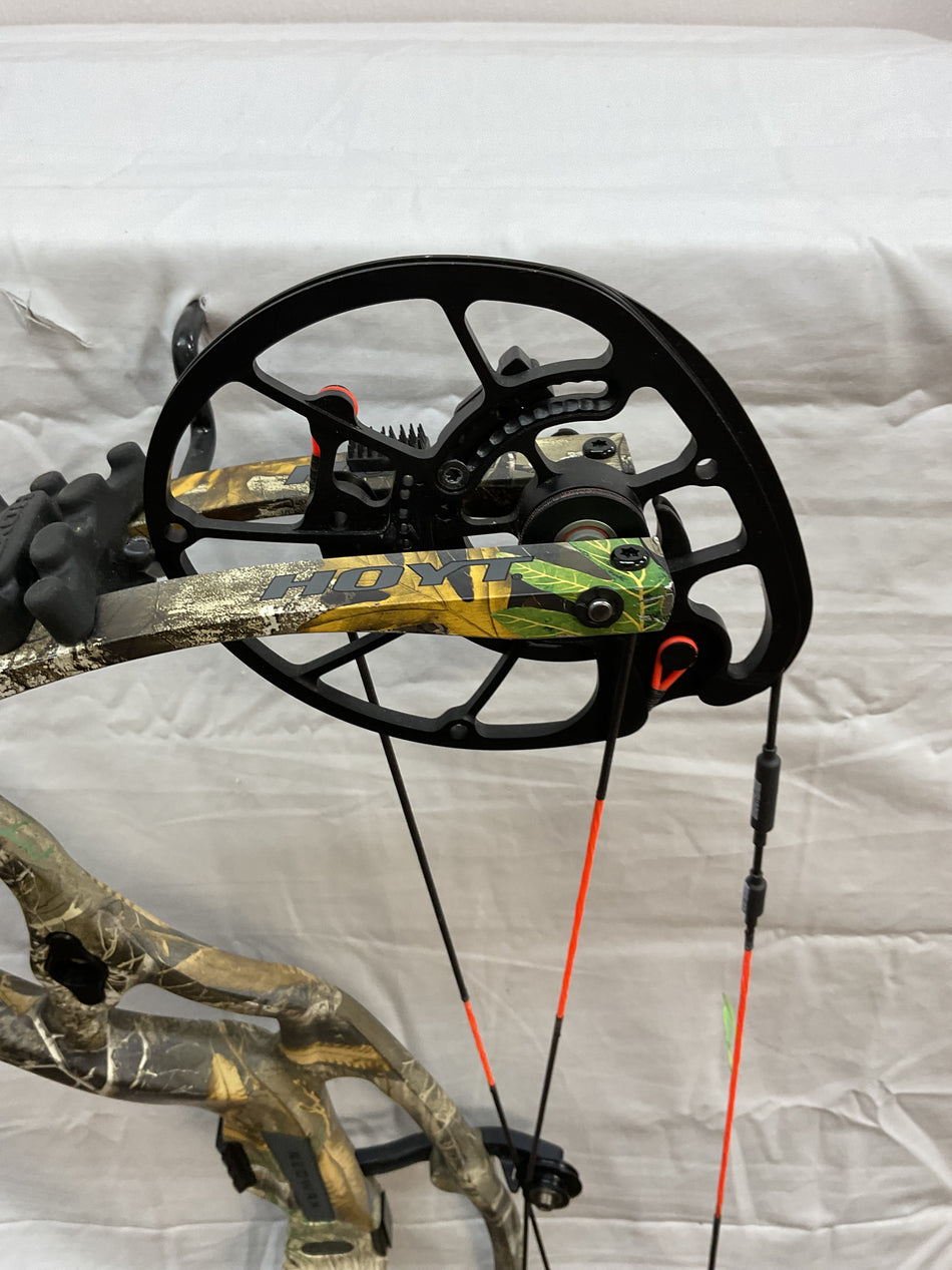 HOYT RX7 - RH/REALTREE /70 - HRX7URHRT70- 6 - USED