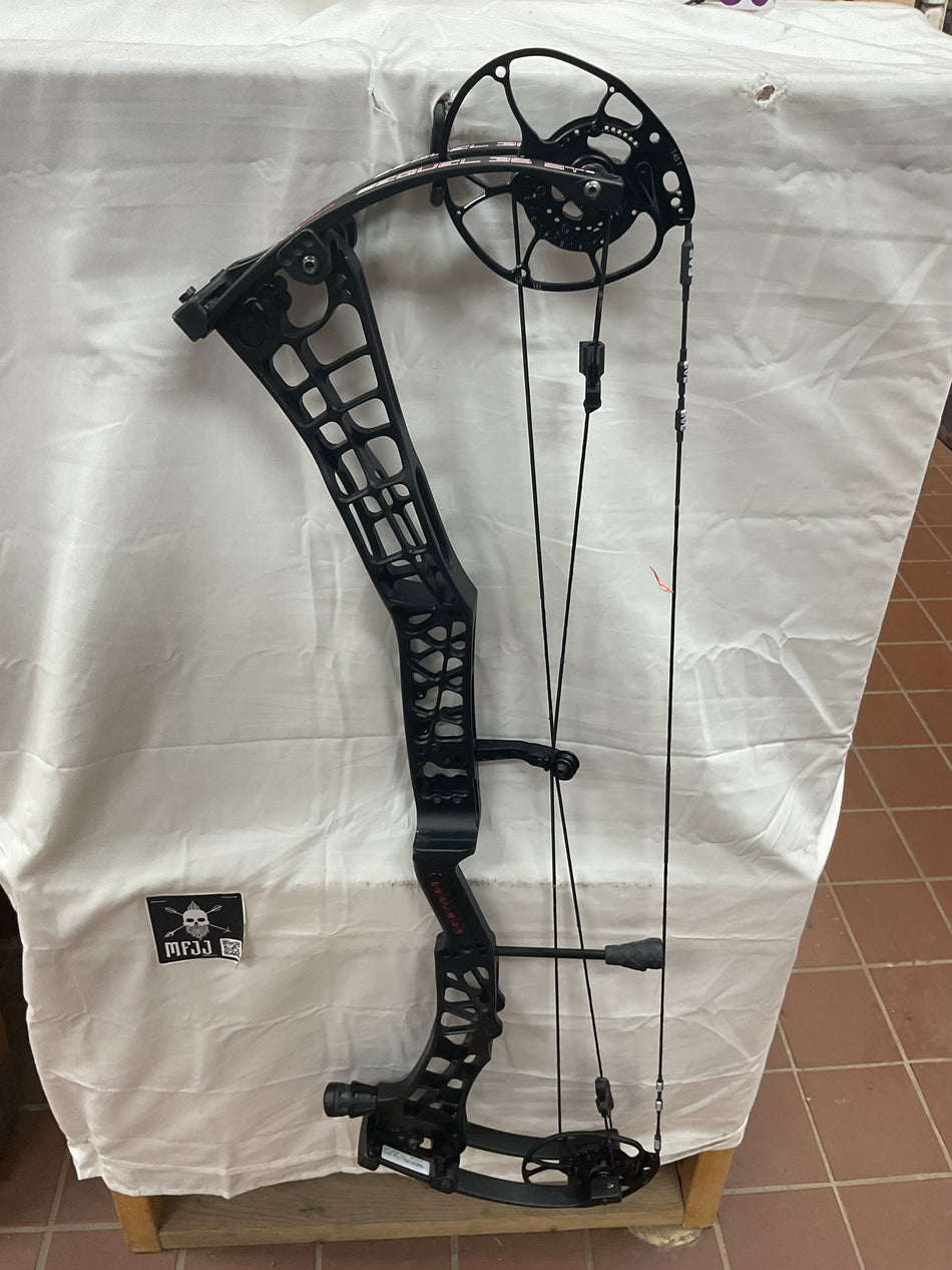 DARTON SEQUEL 35 ST2 - RH/BLACK/80 - DS35ST2B80 - 10 - Used Bow!!!