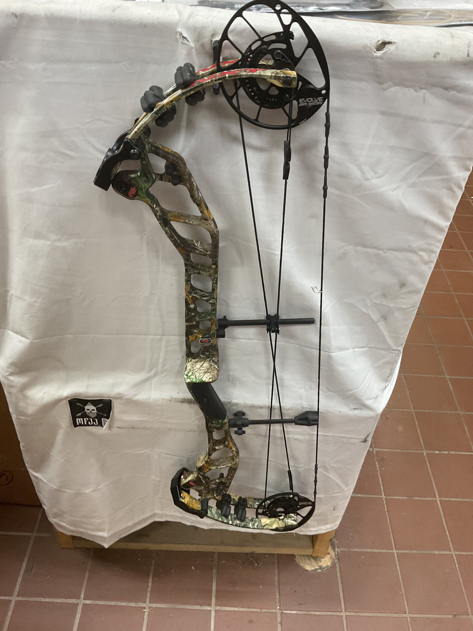 PSE EVO NXT 33 - RH/Realtree/70 - PEN33RHRT70 - 5- USED BOW!!!