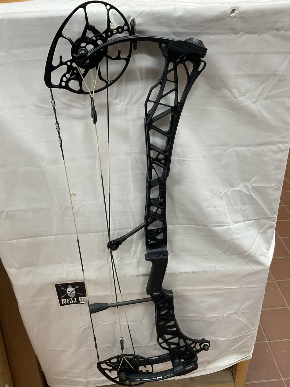 MATHEWS LIFT 33 - LH/Black/55-80# - #ML33ELH5580- 50- USED BOW!!!
