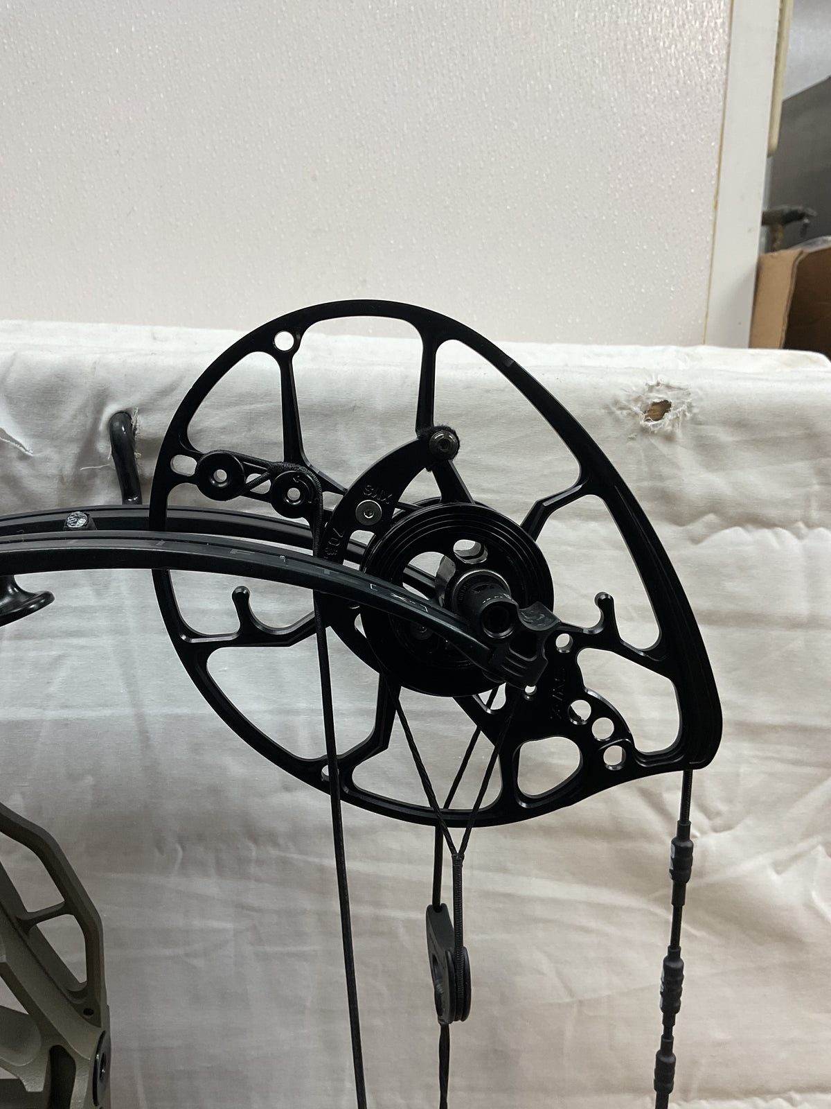 MATHEWS LIFT 33 X - RH/AMBUSH-BLACK/55-80# - #MLX33RHAB5580- 43 - USED ...
