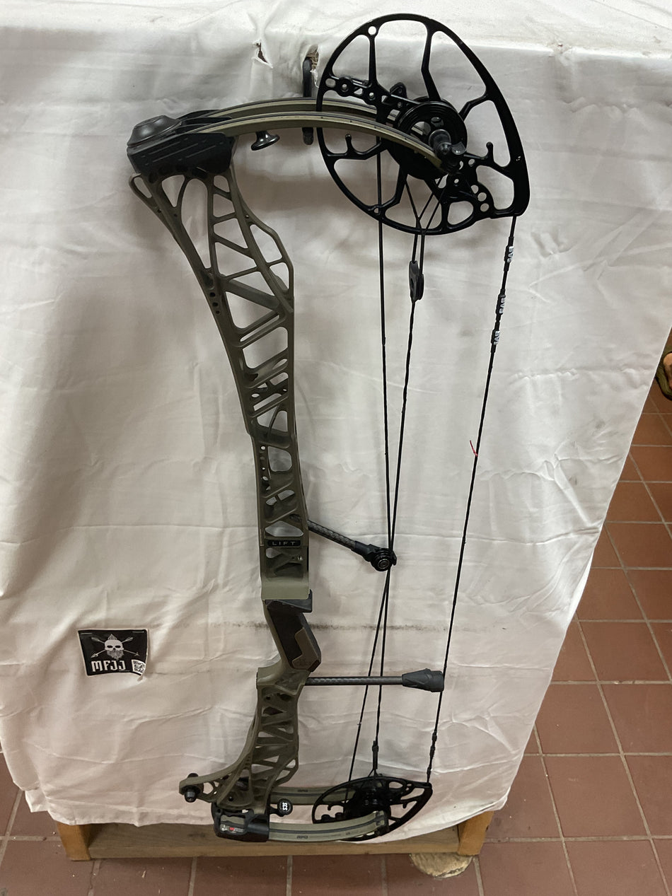 MATHEWS LIFT 33  - RH/Ambush/55-80# - #ML33RHA5580 - 62 - USED BOW!!!