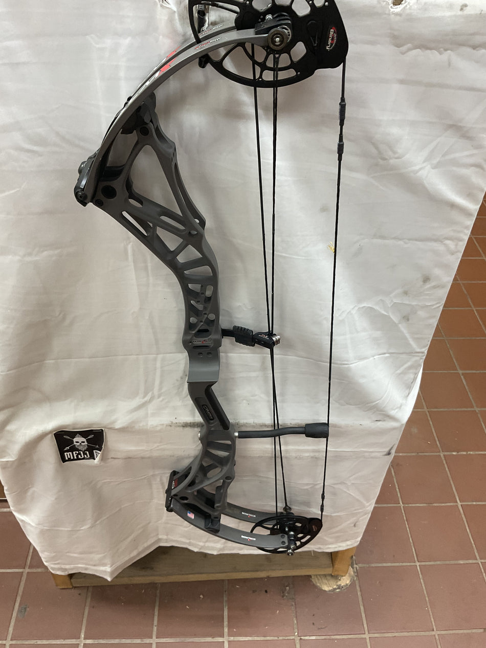 BOWTECH REALM X - RH/Gray/50 - BTRXRHG50-5- USED BOW