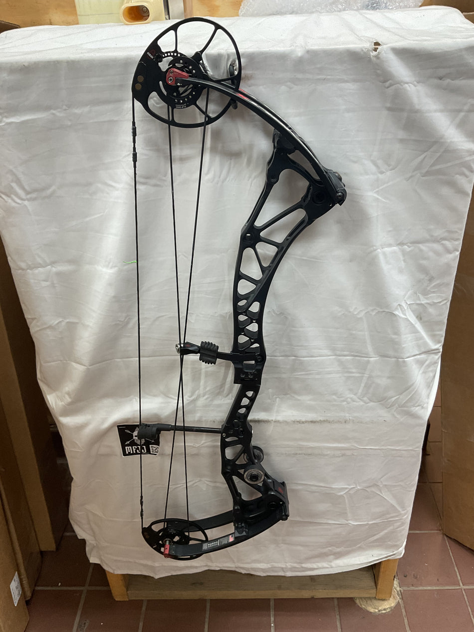 BOWTECH REVOLT X - RH/BLACK/70 - BTRVXRHB70 - 7 - USED!!!!