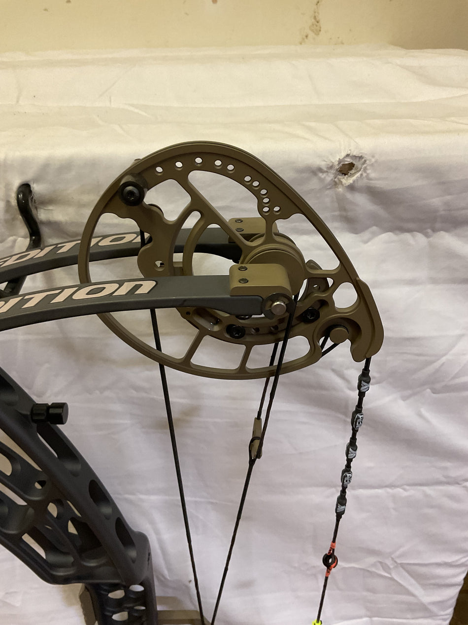 XPEDITION XLITE32 RH/GREY/70# - XXL32RHG70# - 1 USED BOW!!!!