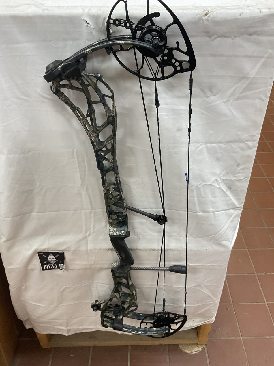 MATHEWS ARC 34 - RH/Kuiu/55-80# - #MA34RHK5580 - 2 - USED BOW!!!