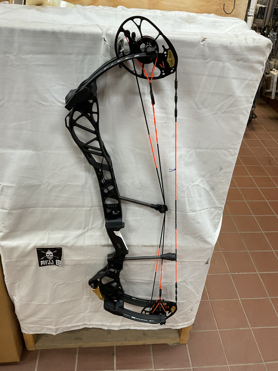 MATHEWS TITLE 34 GEN 2 - RH/Black/70 - 2 - USED BOW!!!