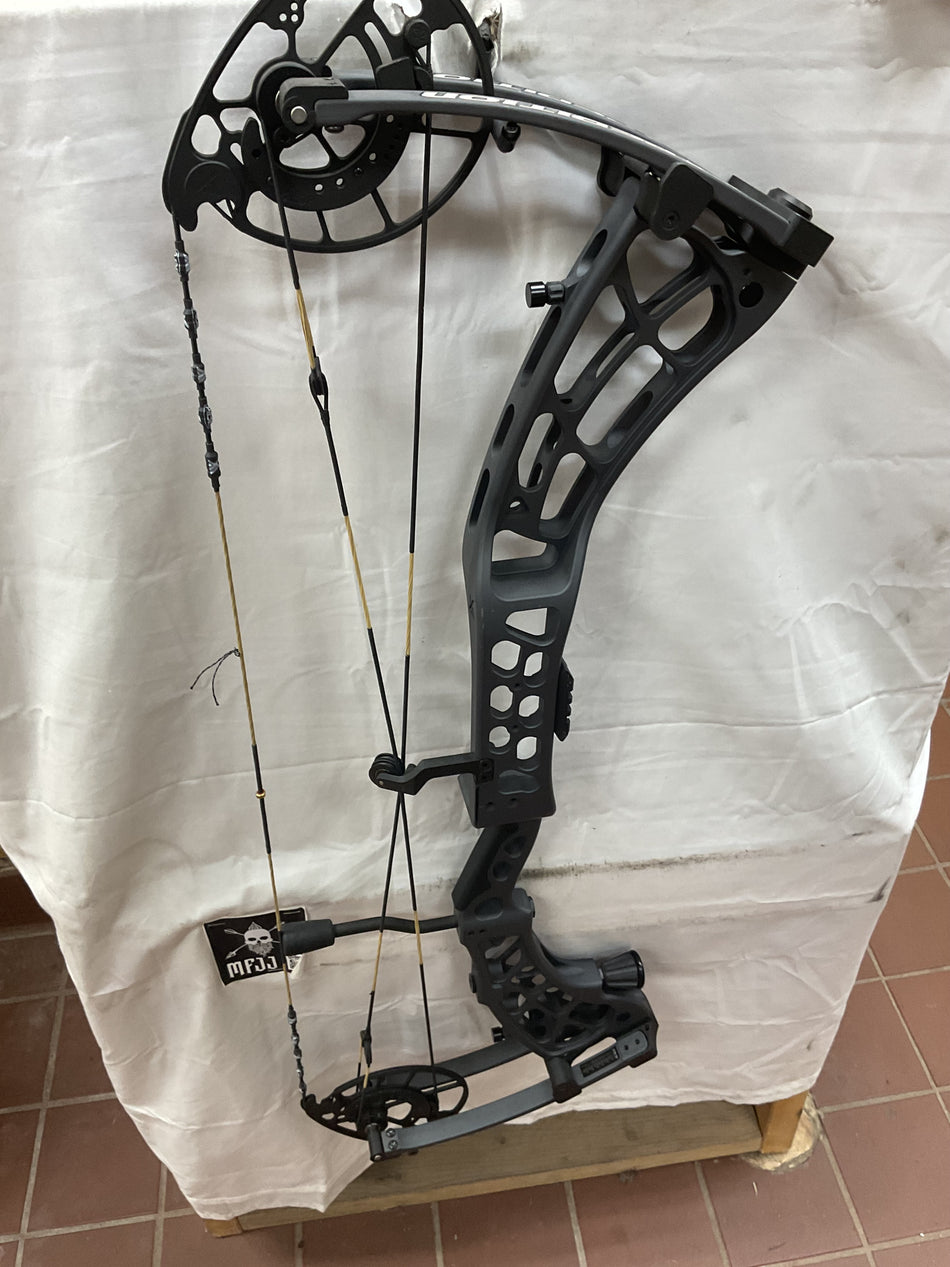 XPEDITION XLITE 32 RH/Grey/70# - XXL32RHG70# - 1 USED BOW!!!!