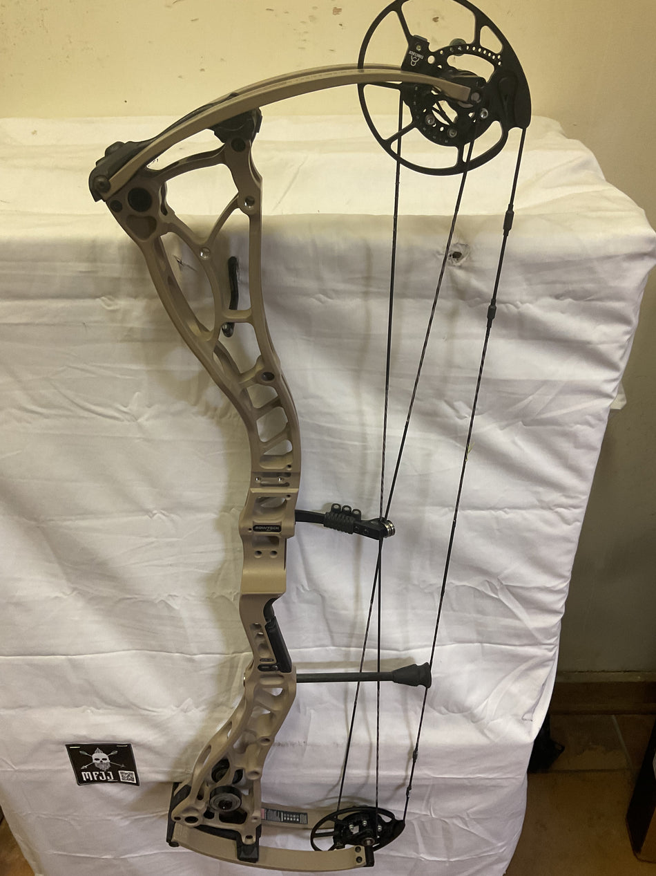 BOWTECH PROVEN 34 - RH/SANDSTONE/70 - #BP34RHSTN70-9 - USED BOW!!!