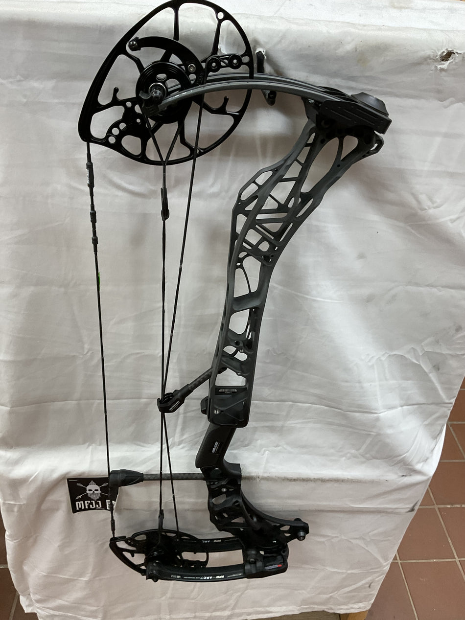 MATHEWS LIFT RS (LIGHT LIMB) - RH/Shale Fade to Black/41-60# - MLRSRHSFTB4160 - 20 -USED BOW!!!