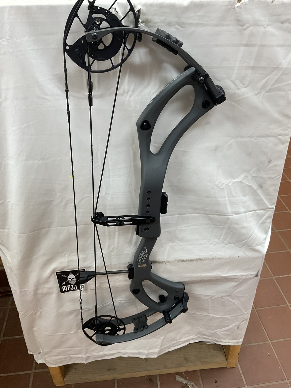 PSE MACH 30 DS - RH/Grey/60 - PM30DSRHG60 - 11 - USED BOW!!!