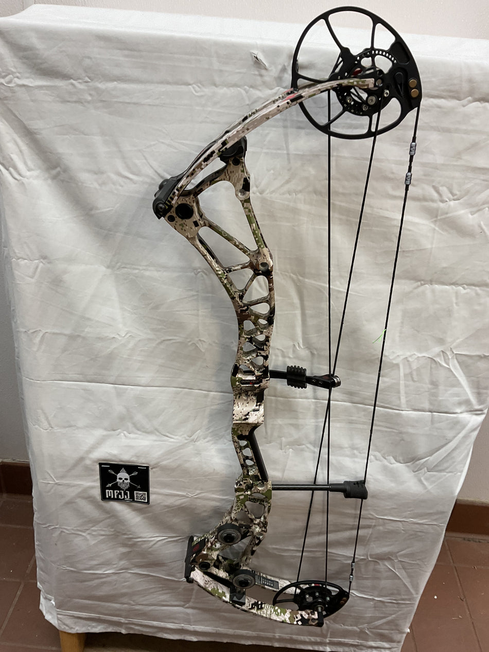BOWTECH REVOLT X RH/SUBALPINE/70 - BTRVXRHSUB70 - 2 - USED!!!!