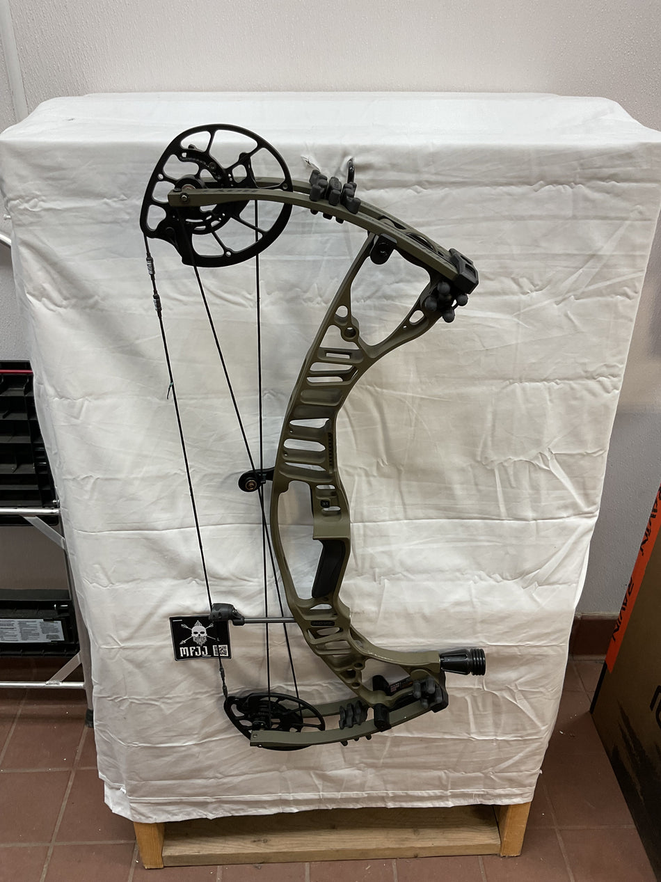 HOYT VTM 31 - LH/WILDERNESS/70 - #HVTM31WILD70- 2 - USED BOW!!!