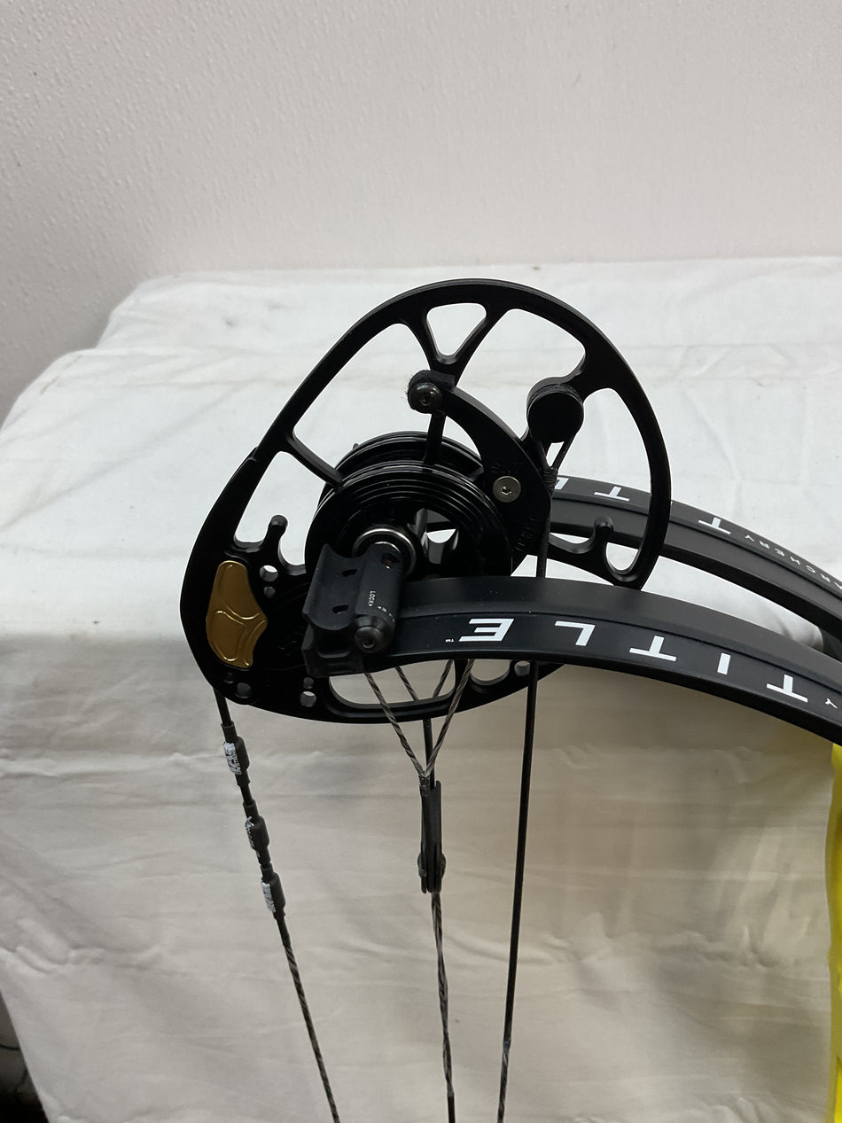 MATHEWS TITLE 40 - RH/OPTIC YELLOW-BLACK/50-70 - MT40RHOYB - 1 - USED BOW!!!