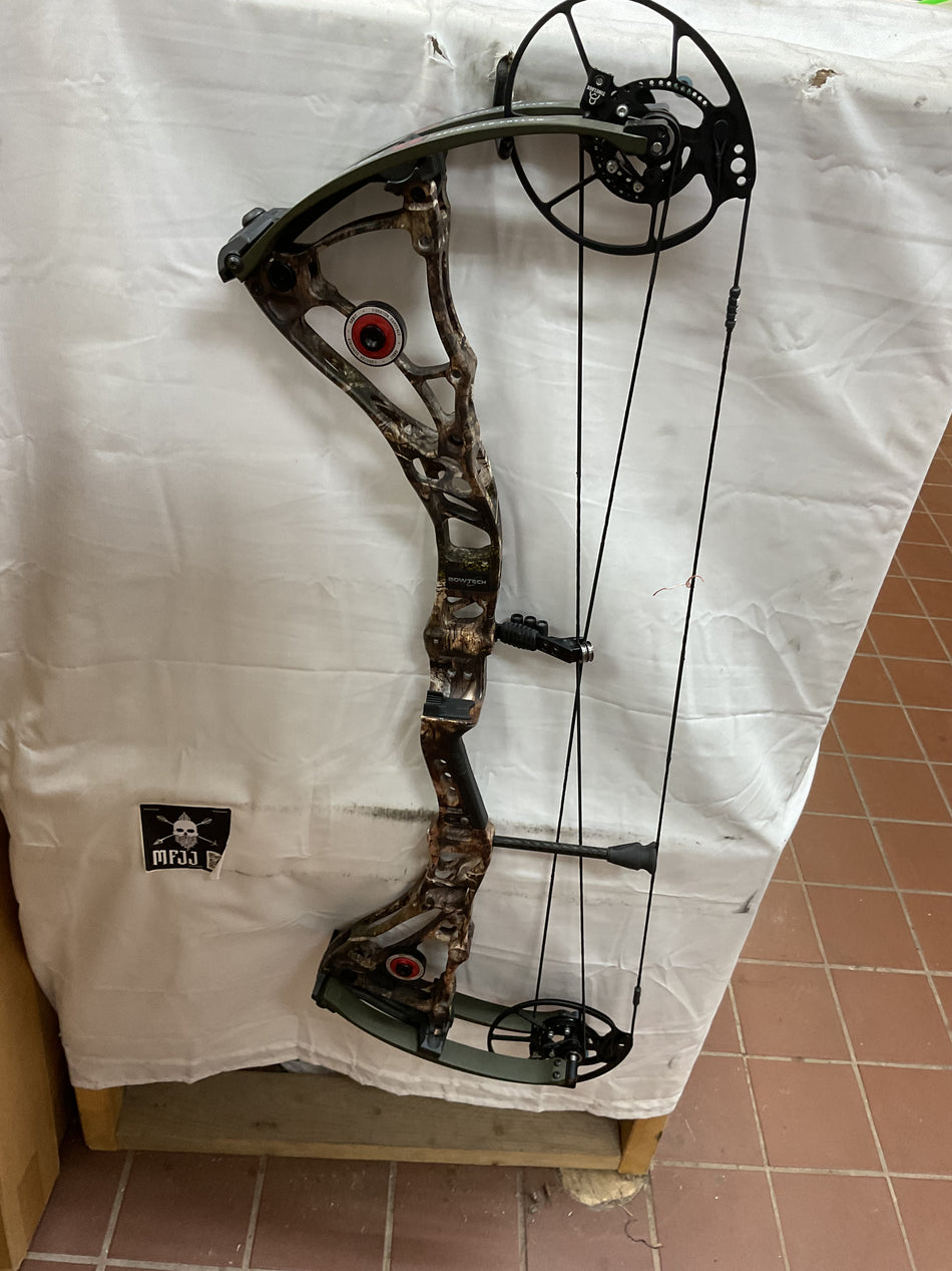 BOWTECH CORE SS - RH/Mossy Oak-OD Green/-70 - #BCSSMOOG70-11- USED BOW!!!