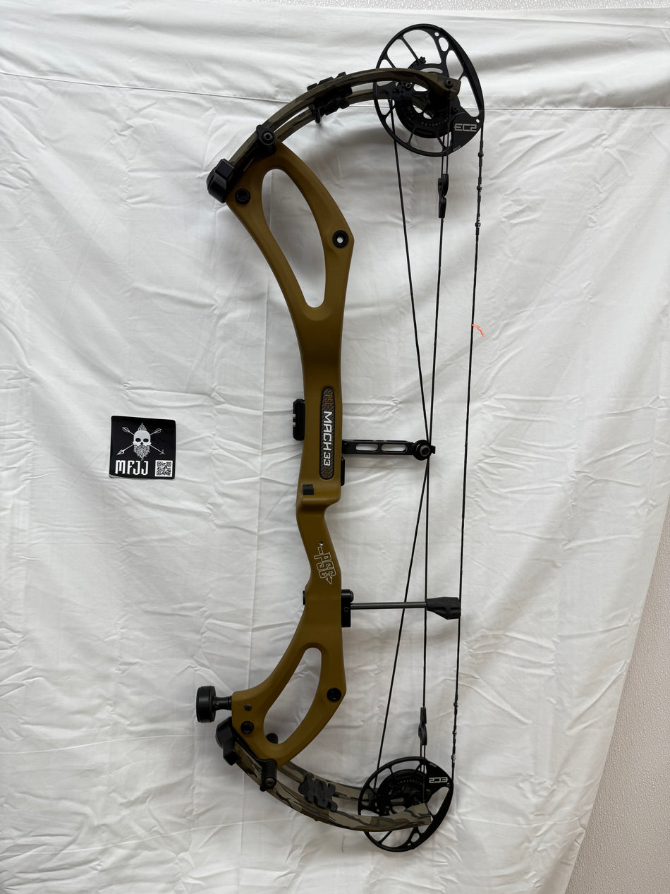 PSE MACH 33 DS - RH/CLAY BROWN-BOTTOMLAND/70 - #PM33CBB70 - 1 - USED BOW!!!
