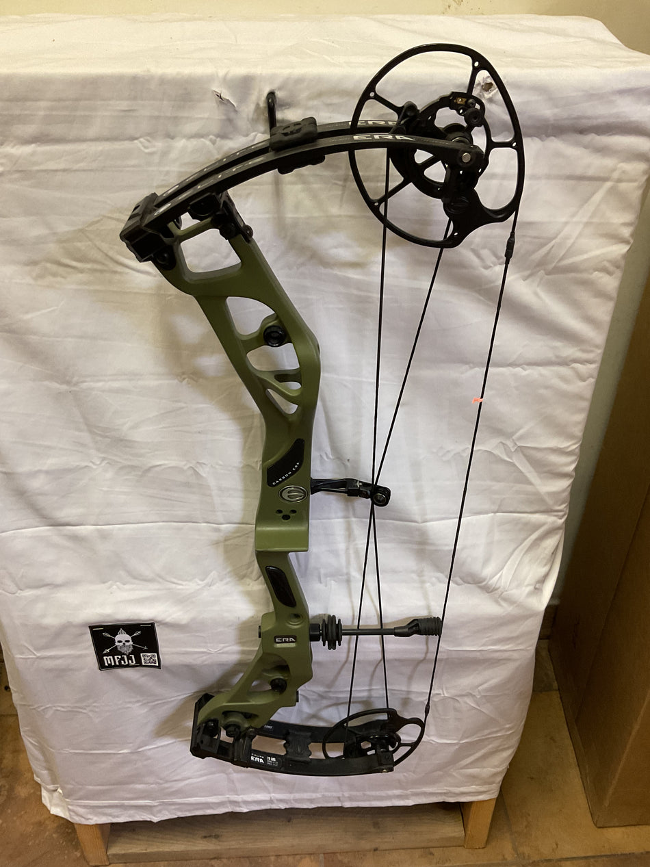 ELITE CARBON ERA - RH/OUTDOOR GREEN/70 - #ECERHOG70 - 3 - USED BOW!!!