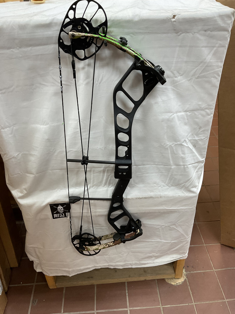 PSE EMBARK - RH/BLACK/60 - PERHB60 - 1- USED BOW!!!