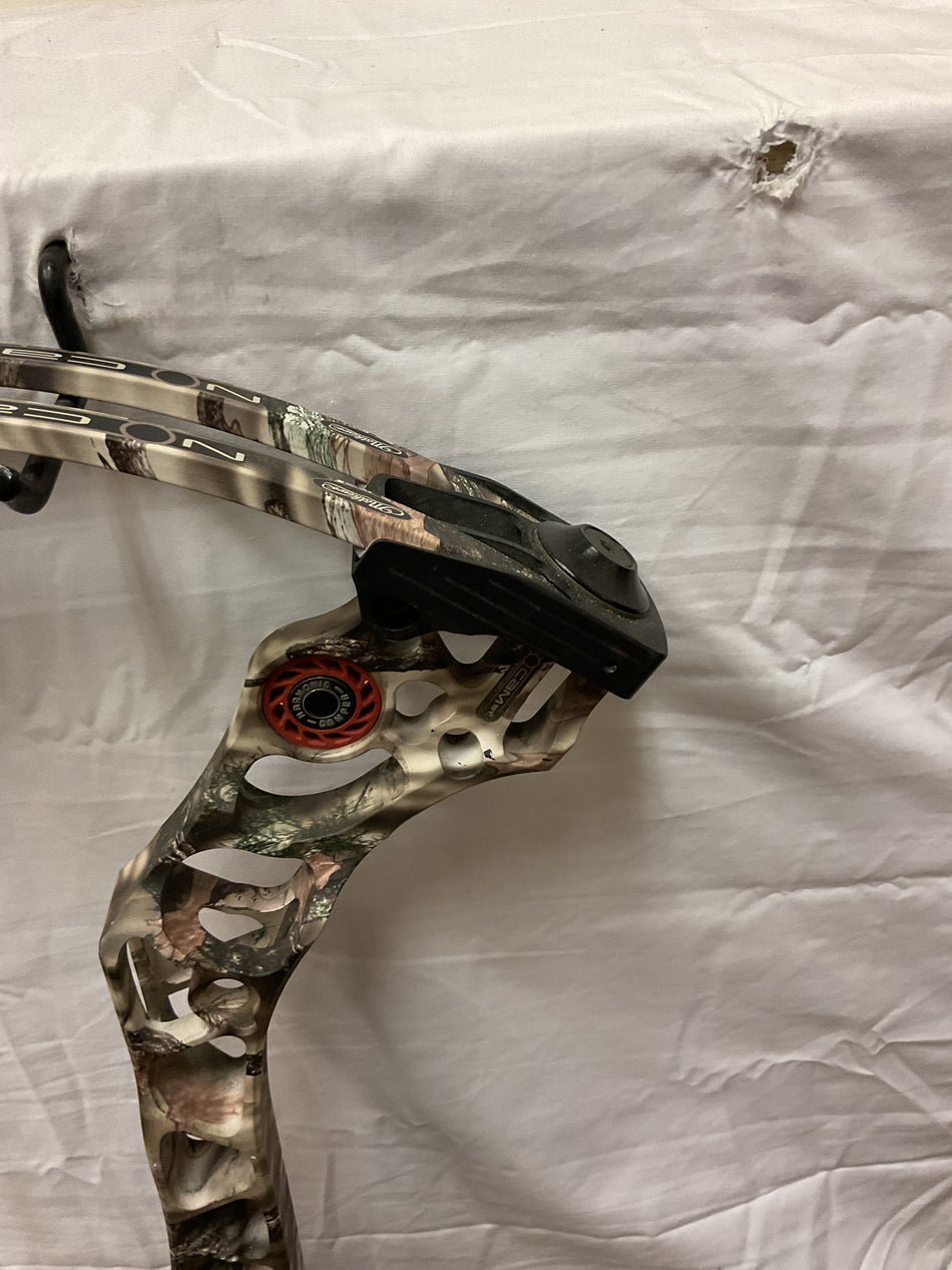 MATHEWS NO CAM HTX - RH/LOST/60-70# - #MNCLSTRH70 - 1 - USED BOW!!!!
