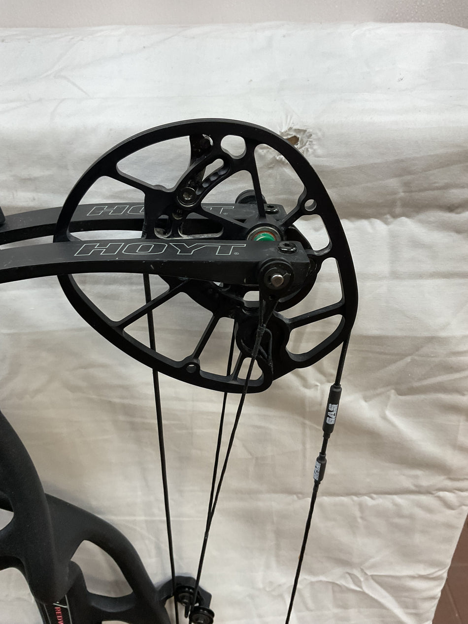 HOYT RX-4 - RH/BLACK/70# - #HRX4RHBLK70 - 5 - USED BOW!!!