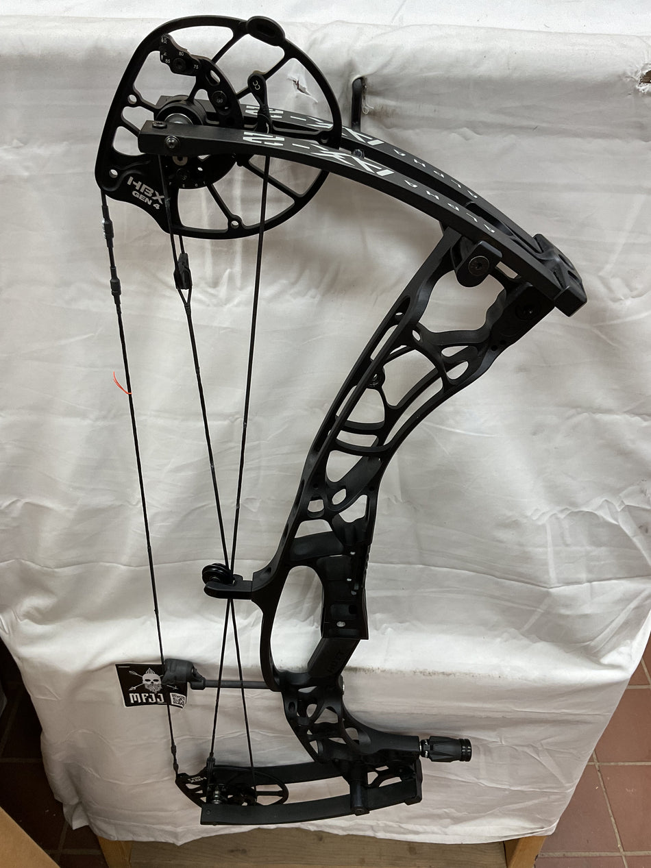 HOYT AX-2 32 - RH/BLACK/60-70# - HAX232RHB70 - 12 - USED BOW!!