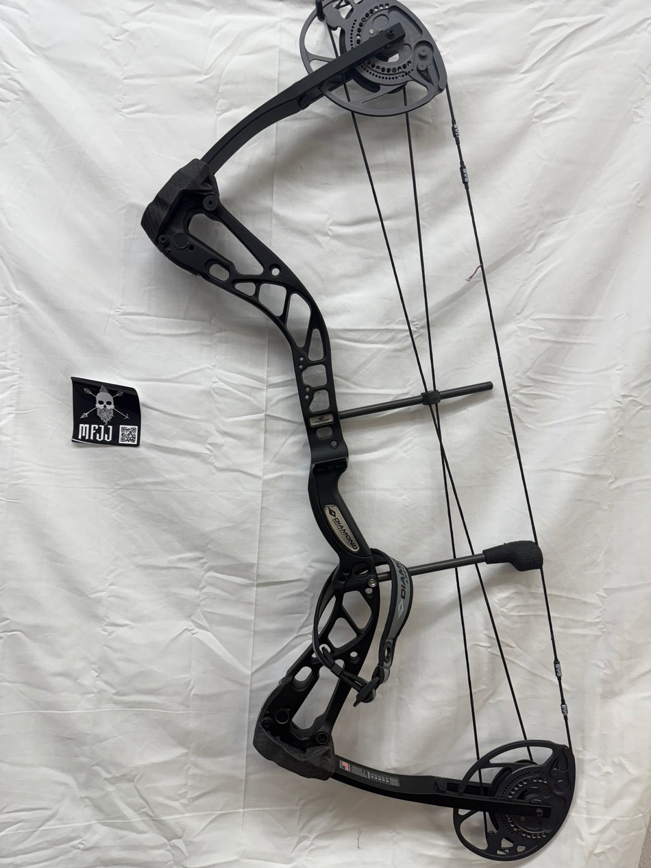 DIAMOND EDGE 320 RH/BLACK/70# - DIE320RHB70 - 1 - USED BOW!!!!!