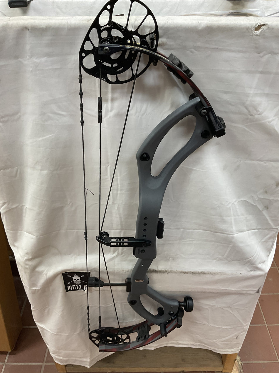 PSE Sicario FDS - RH/Gray 250/70 - #PSFDSRH250G70 - 3 - USED BOW!!!