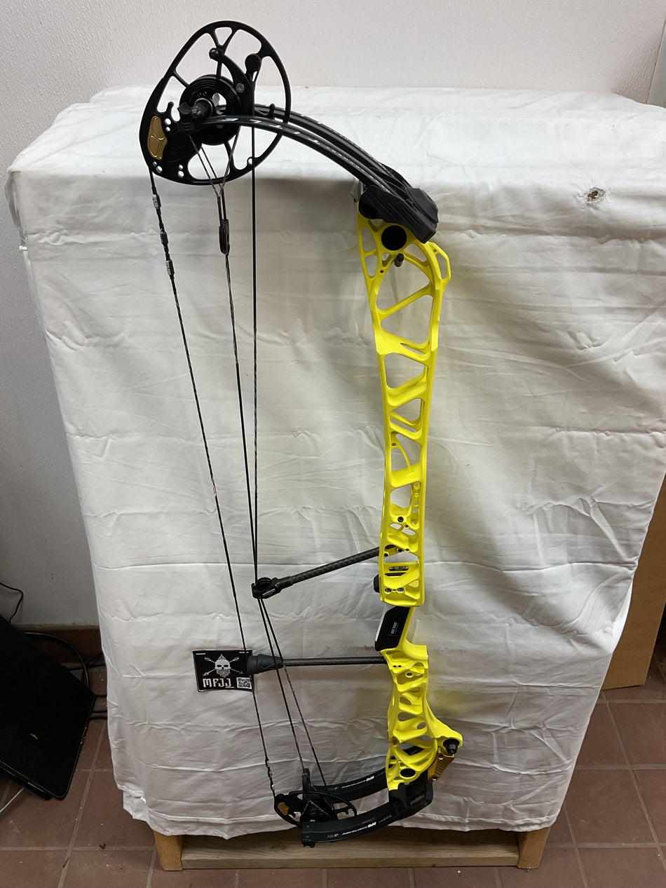 MATHEWS TITLE 40 - RH/OPTIC YELLOW-BLACK/50-70 - MT40RHOYB - 1 - USED BOW!!!
