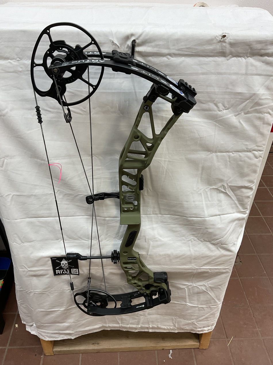 ELITE ARTUS - LH/OD GREEN-BLACK/70 - EALHGB70- 5- USED BOW!!!!!